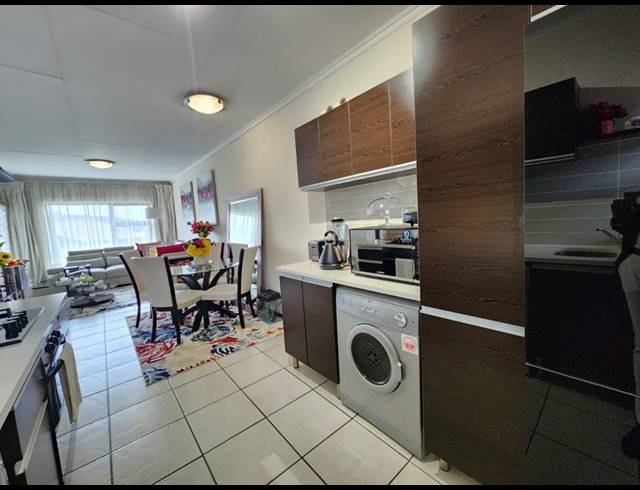 2 BEDROOM TOWNHOUSE FOR SALE IN OAKDENE